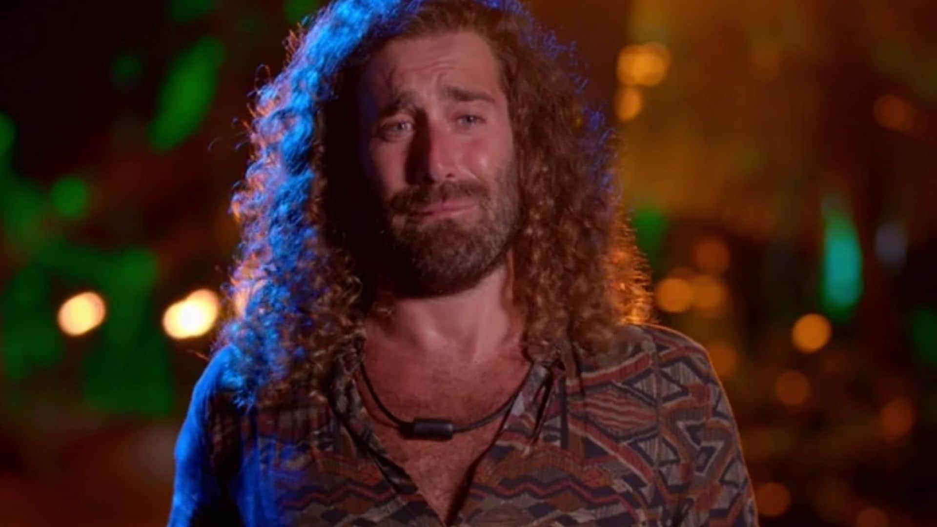Raúl rompe a llorar al ver la complicidad de Claudia con otro chico