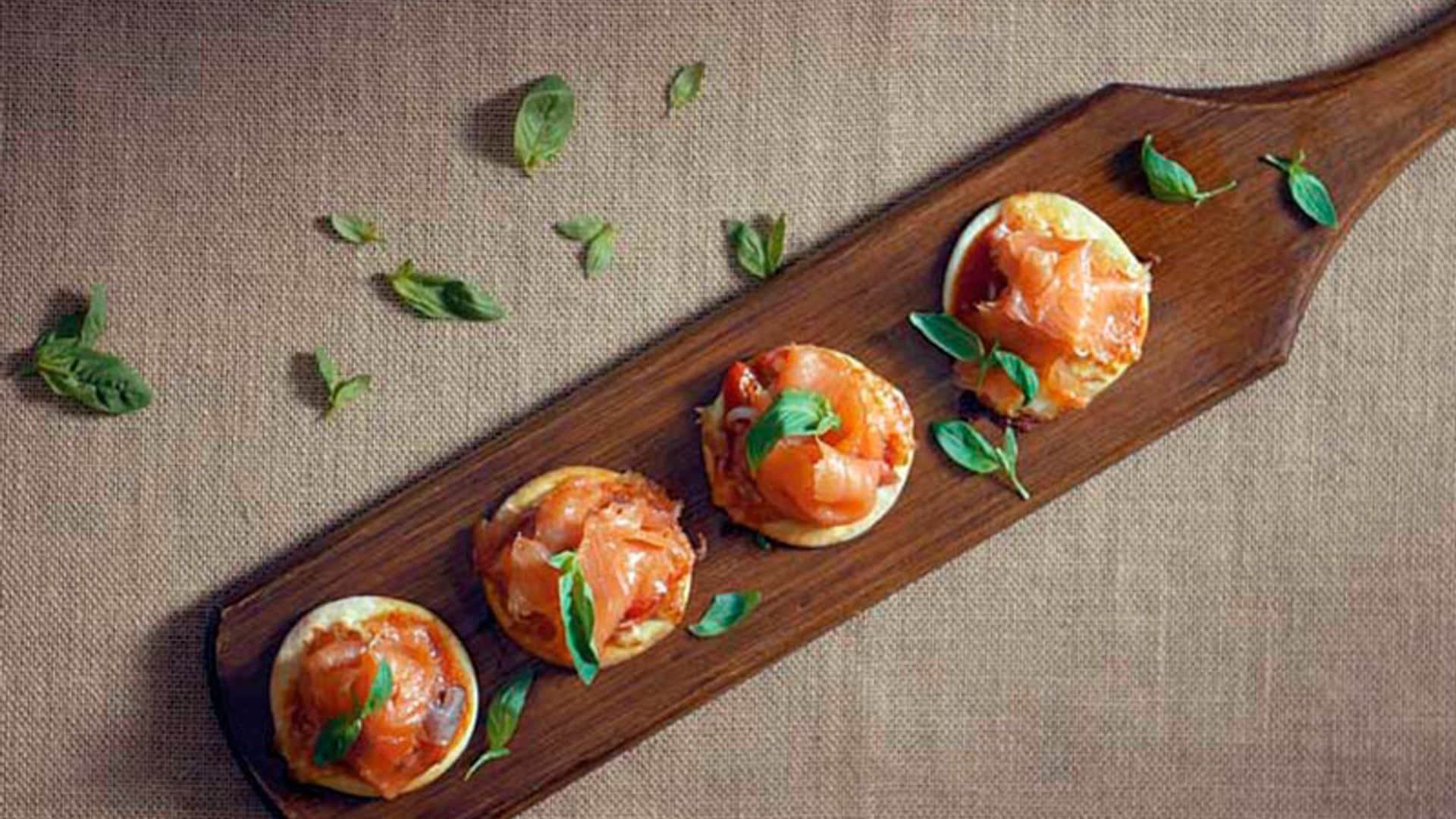 Mini pizzas de salmón ahumado