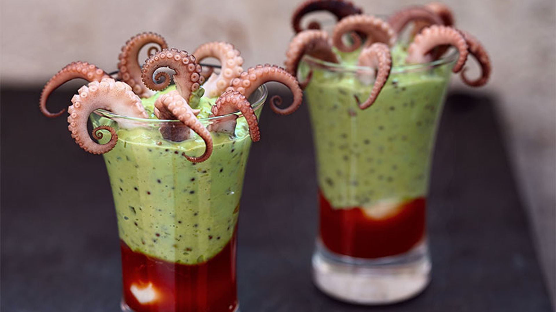 Aperitivo de pulpo, guacamole de kiwi y 'bloody mery'