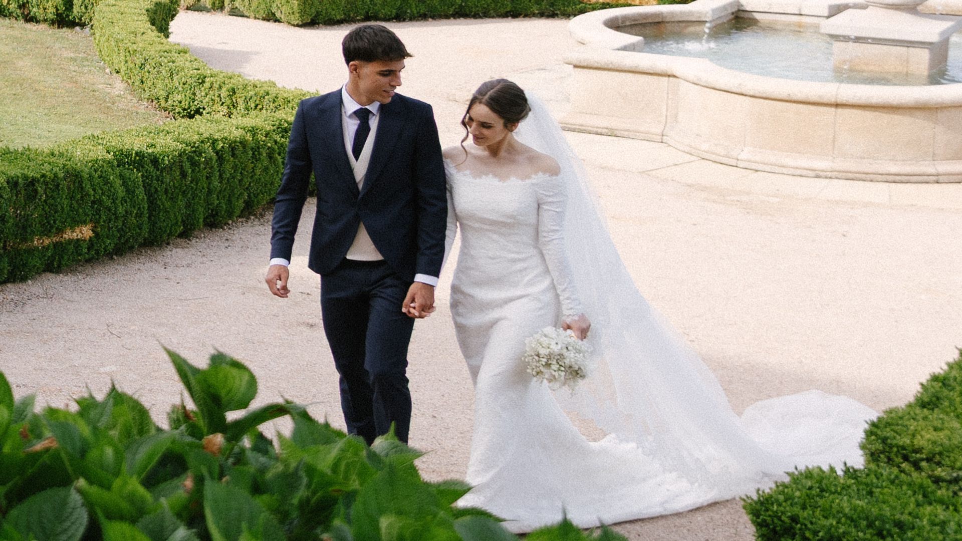 Carla y el futbolista Gabri Veiga el día de su boda