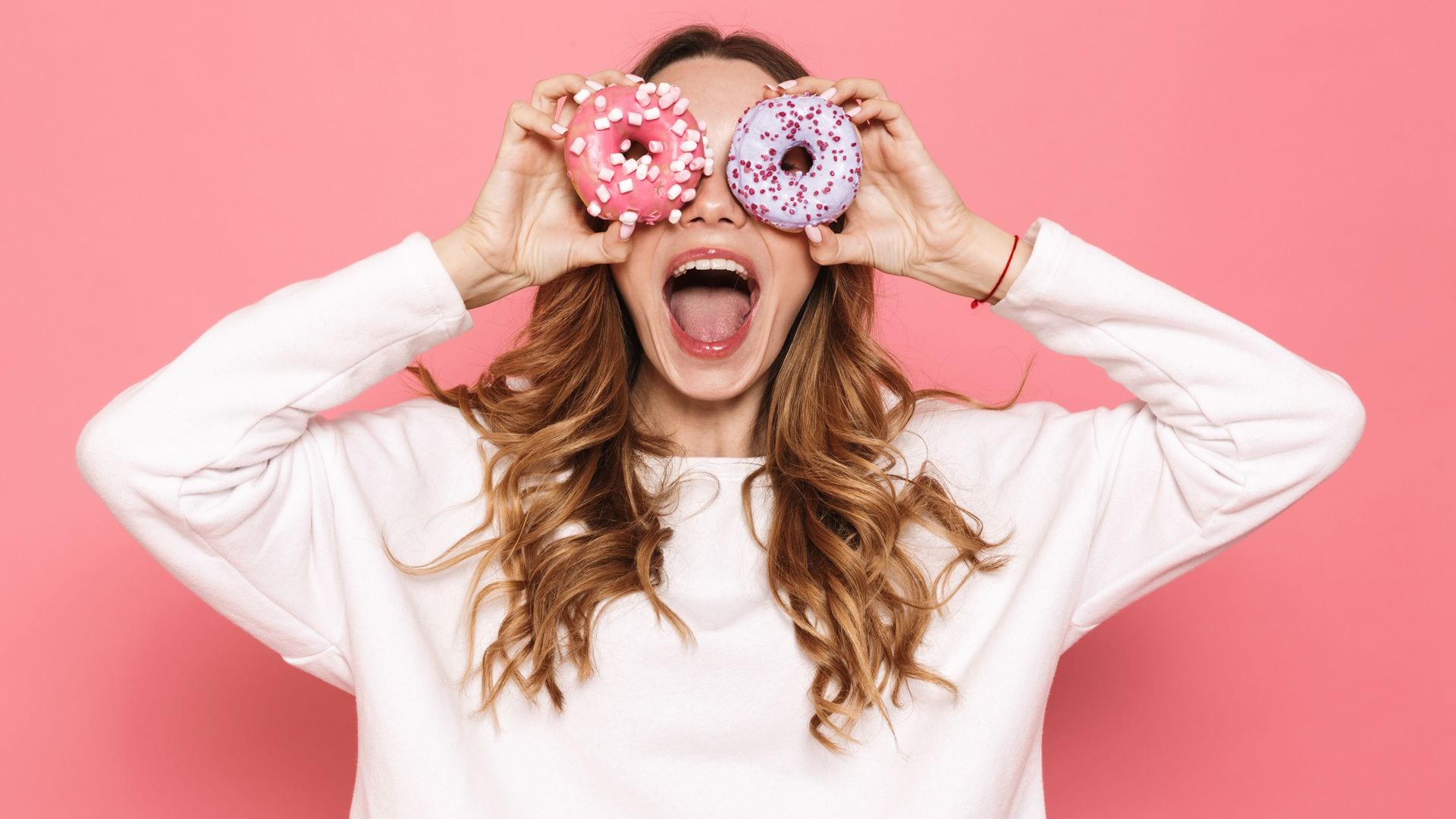 Mujer con donuts