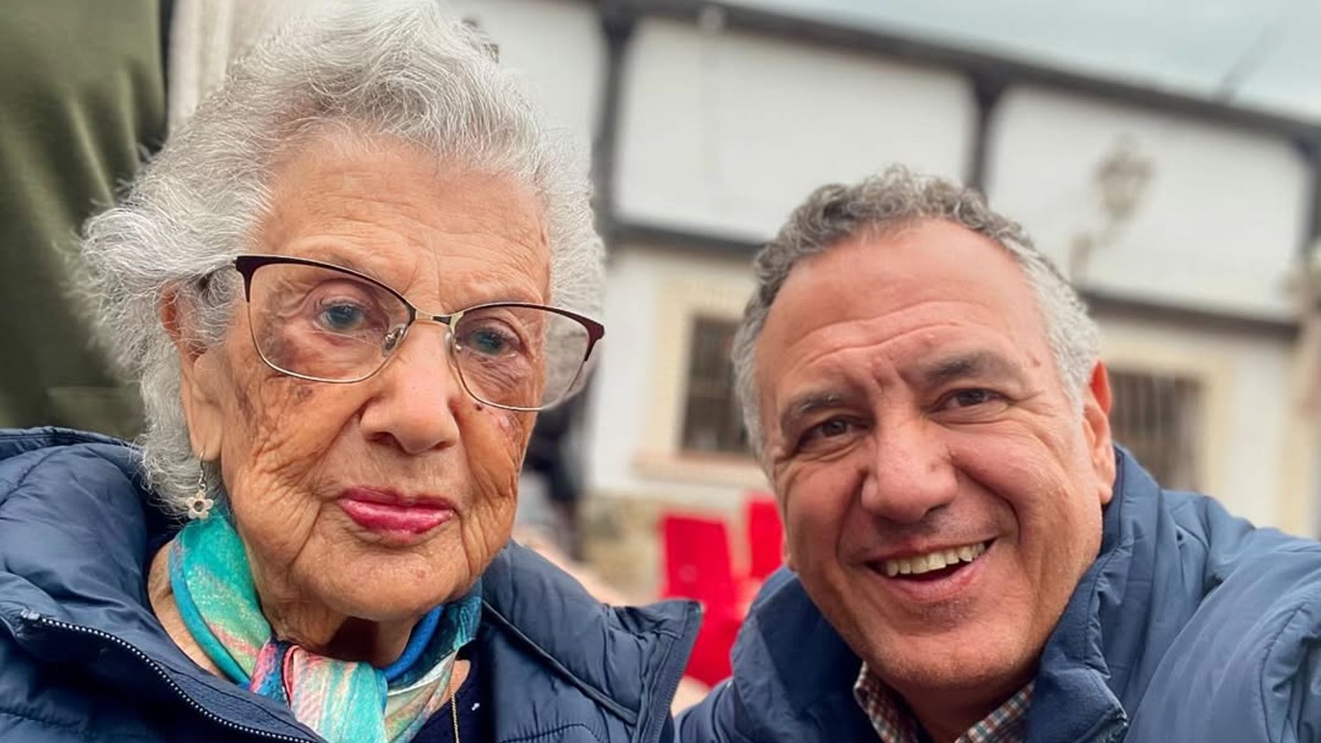 El presentador Roberto Brasero junto a su madre