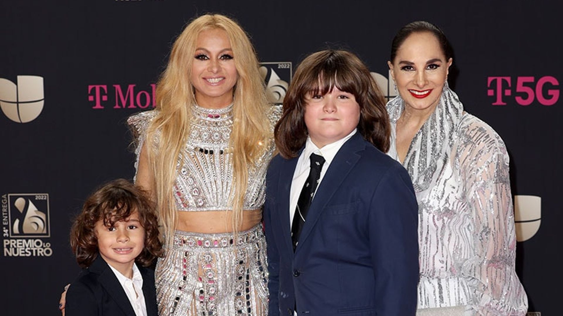 Los hijos de Paulina Rubio, su porra más tierna en Premio Lo Nuestro