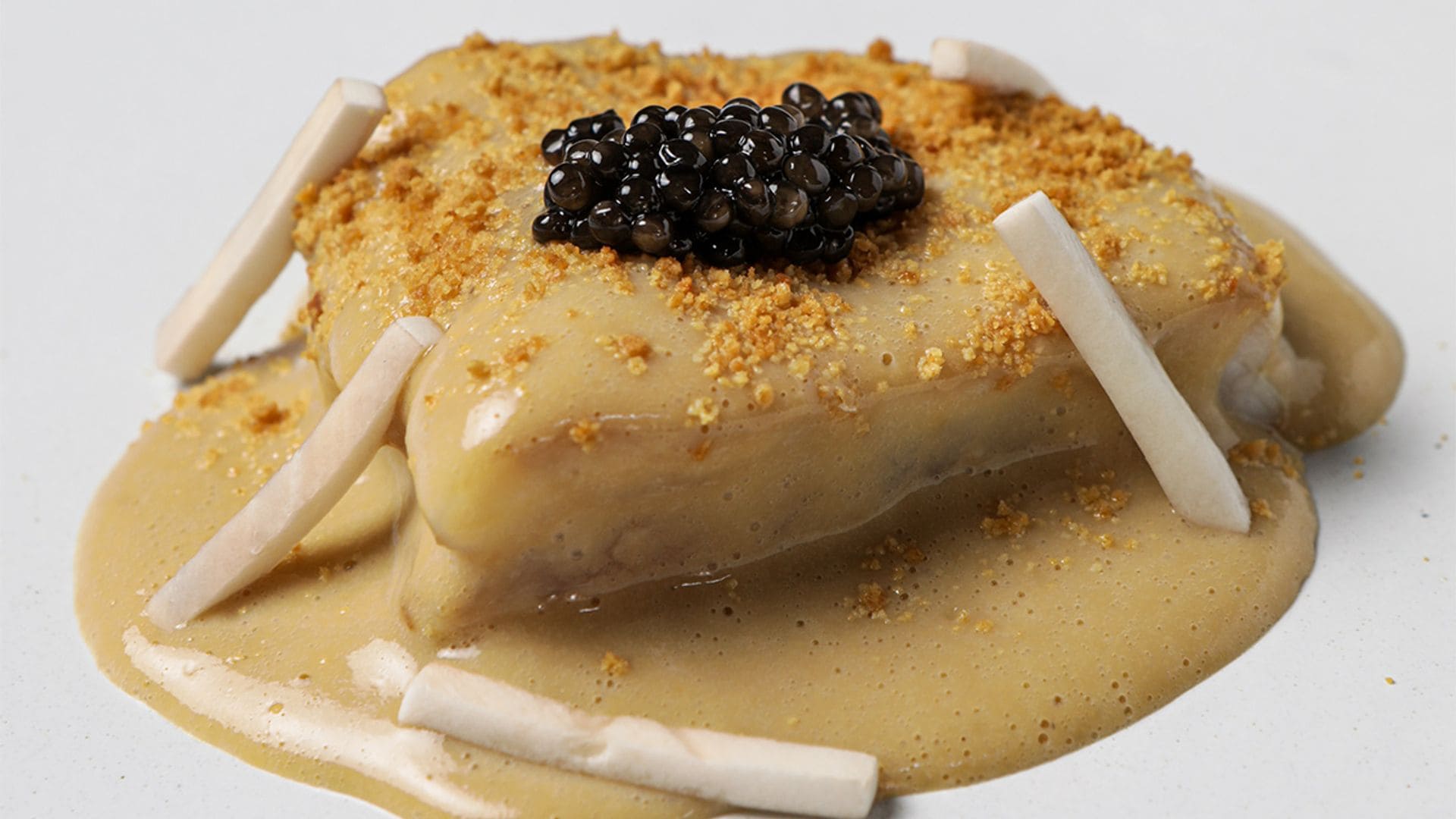 Rape, salsa agristada, levadura y caviar