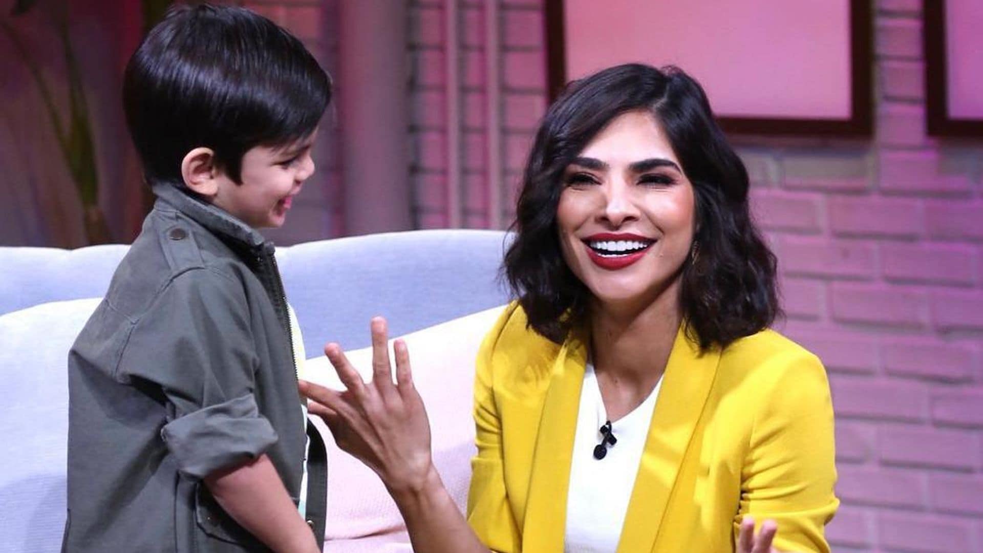 Alejandra Espinoza presume el lindo regalo que su hijo le hizo con sus propias manos