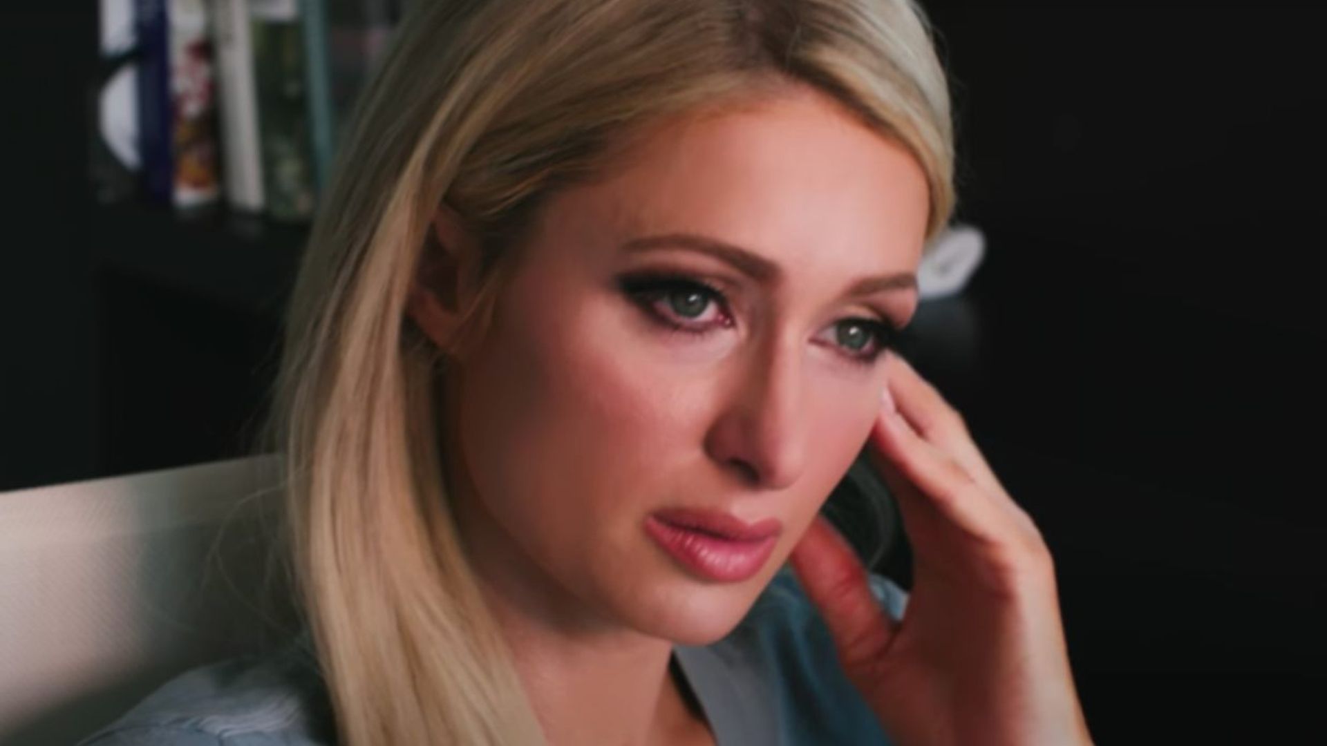 Las lágrimas de Paris Hilton al recordar un doloroso suceso de su infancia