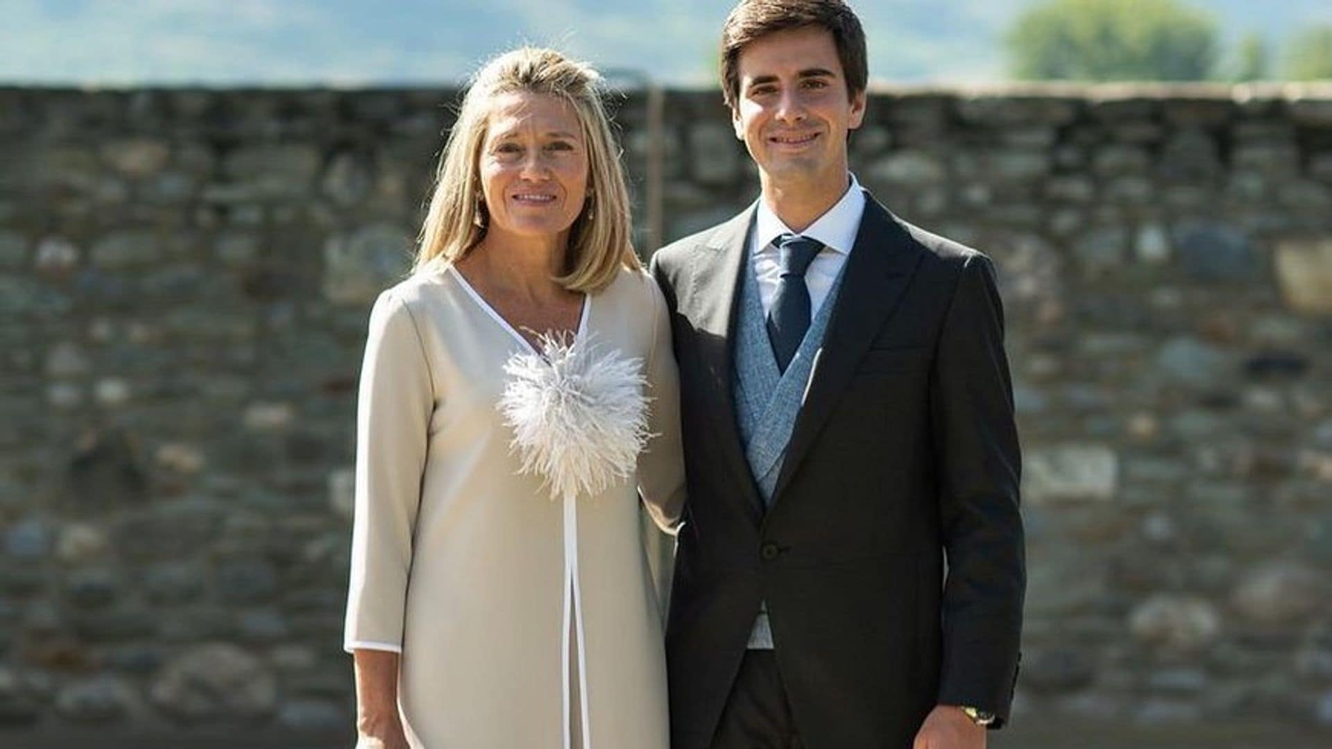 Madrinas de boda con pantalón neutro