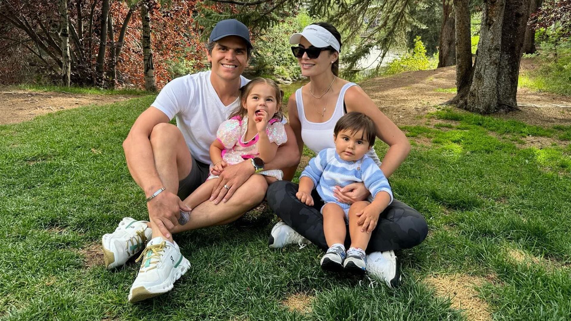 Ximena Navarrete celebra su cumpleaños más especial a la espera de su tercer bebé