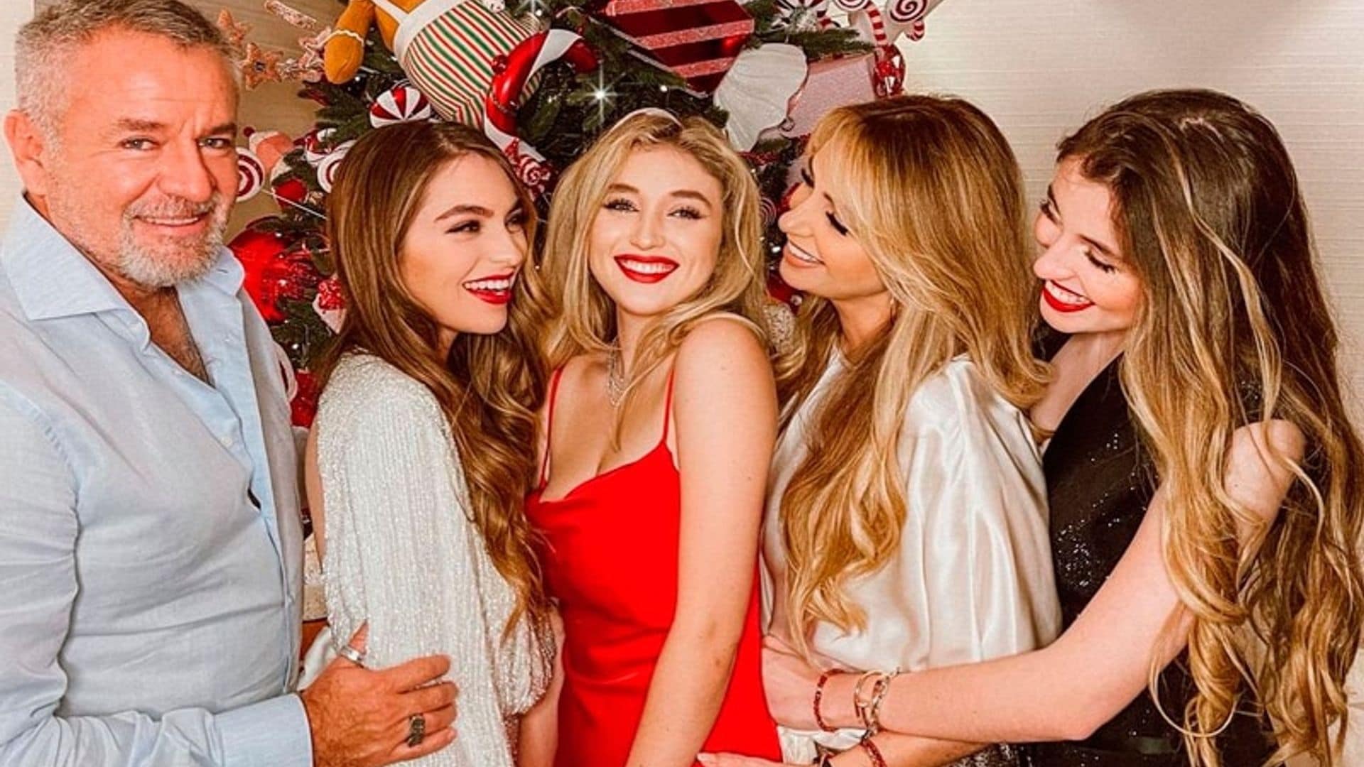 En familia, Angélica Rivera y el Güero Castro han celebrado junto a sus hijas la Navidad