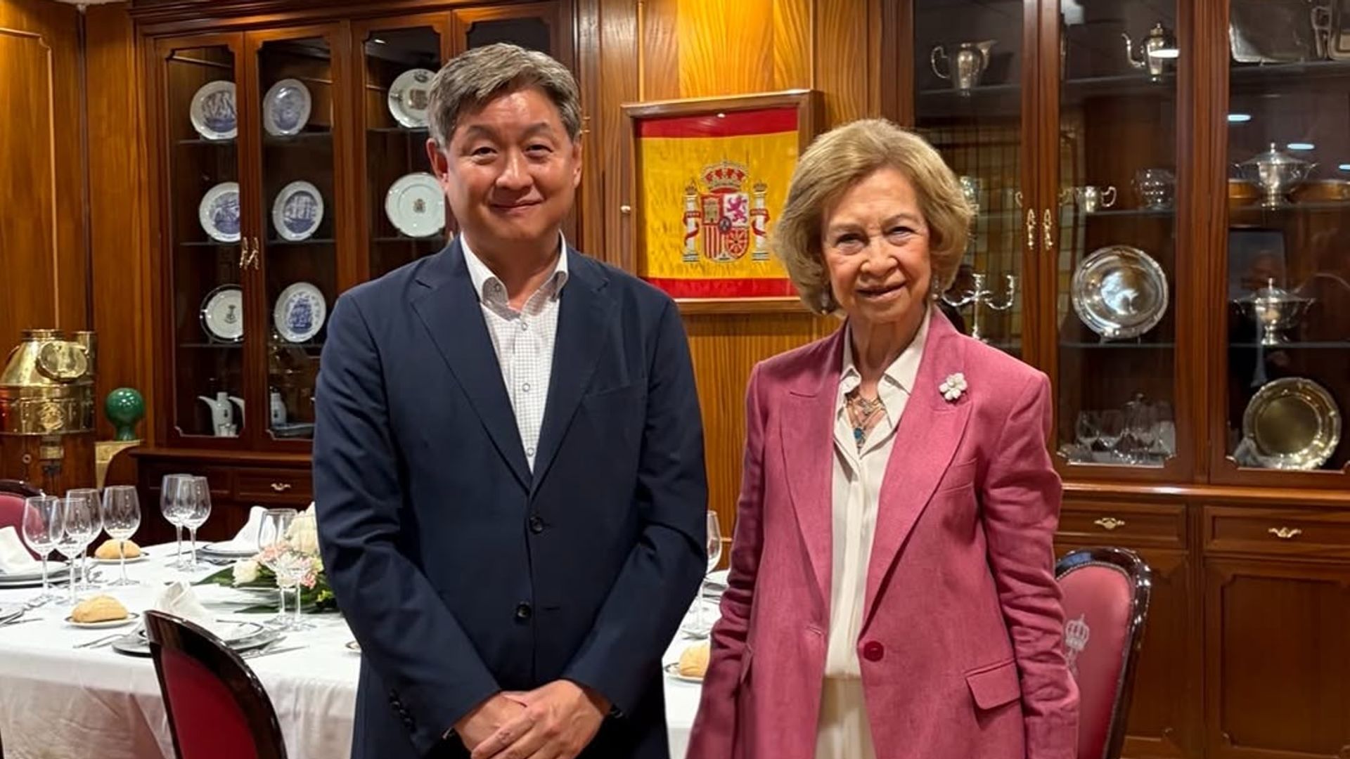 La reina Sofía, con el embajador de Corea