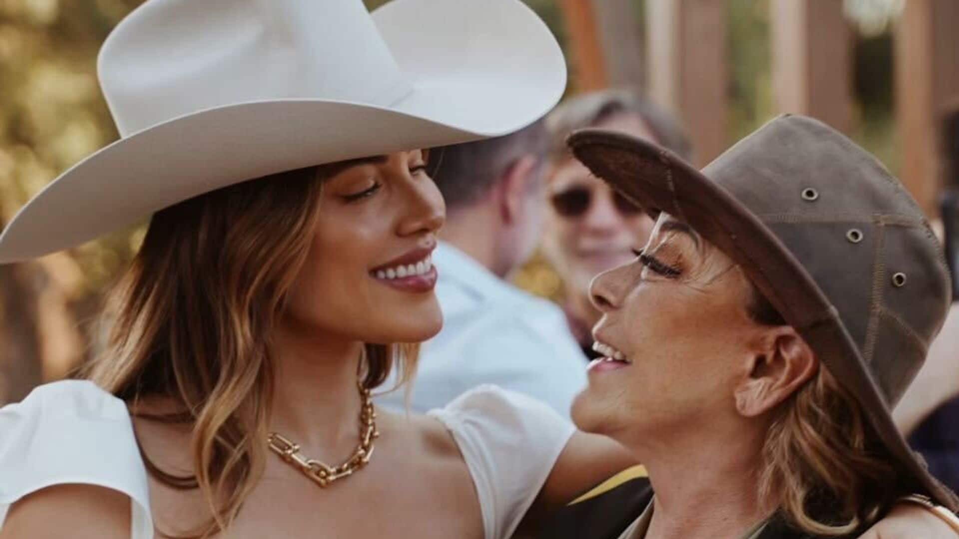 Michelle Salas y su abuela, Sylvia Pasquel