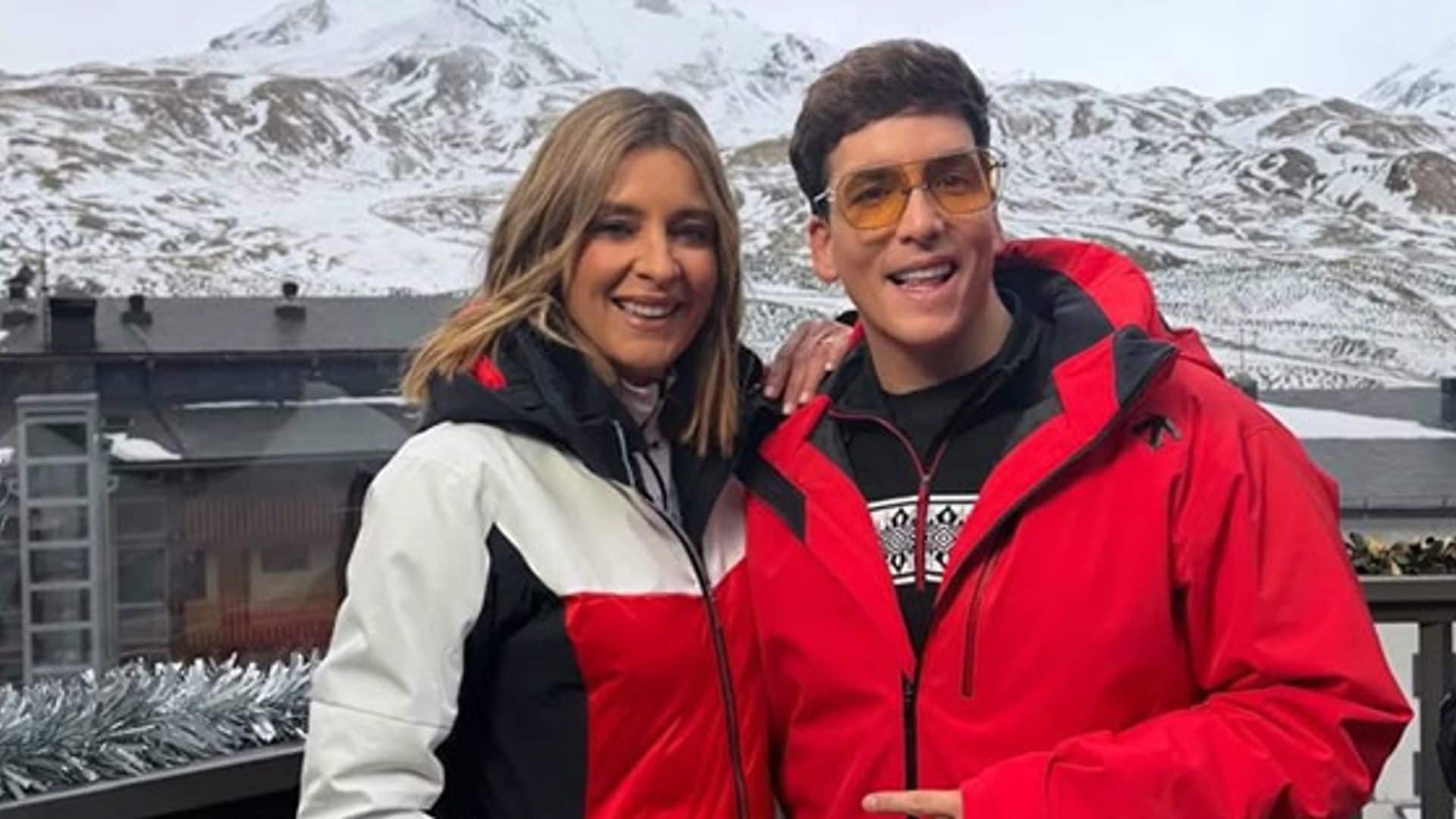 Sandra Barneda calienta motores para las campanadas desde Formigal y muestra el regalo que le ha hecho su compañero Xuso Jones