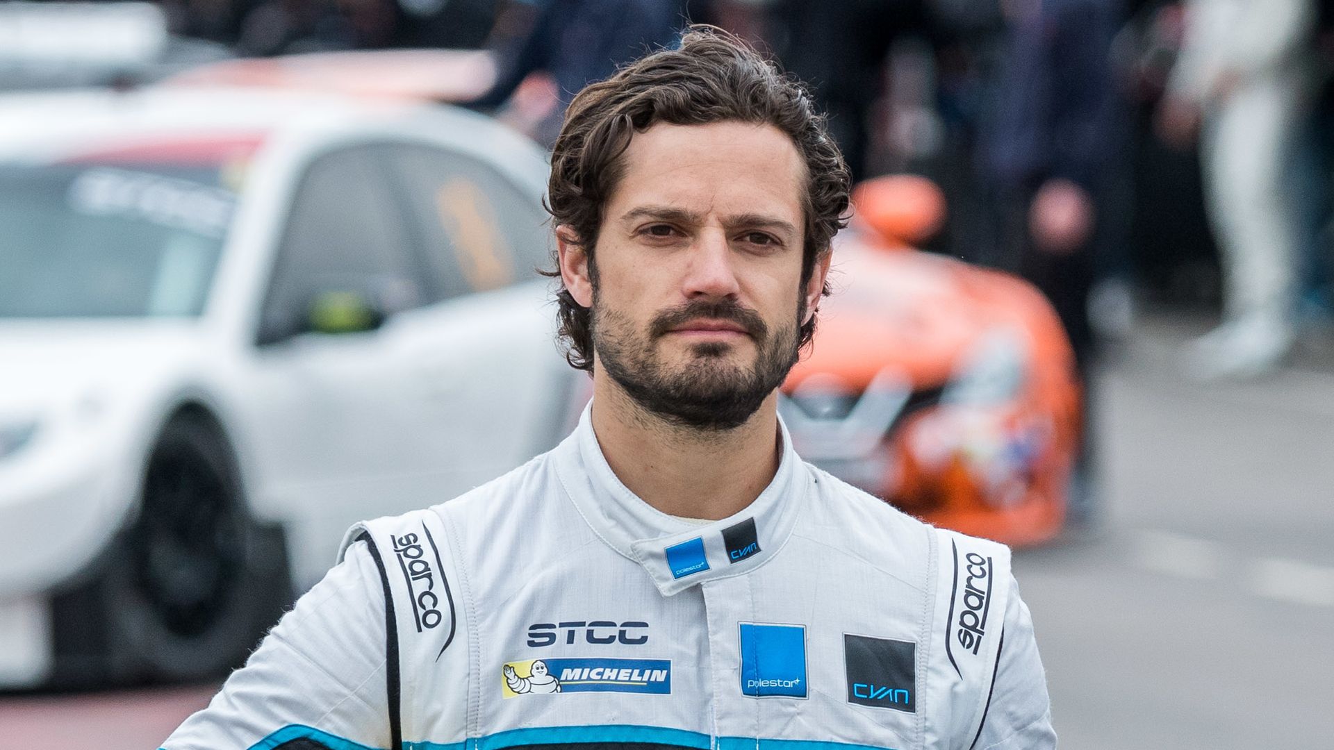 El príncipe Carlos Felipe de Suecia durante el torneo de carreras STCC, compitiendo con Polestar Racing Cyan, 2016.