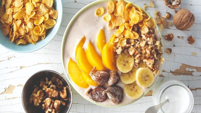 smoothie bowl nueces cereales mediterraneo