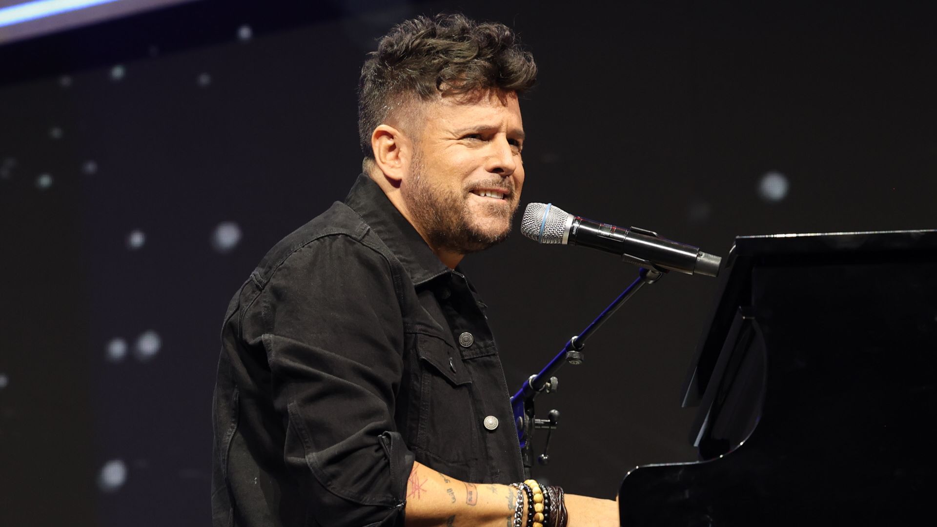 Pablo López en el concierto de los premios de Cadena Dial en marzo de 2025 en Tenerife.