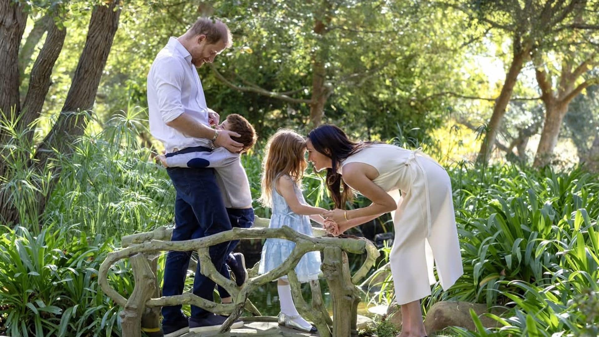 Meghan Markle y el príncipe Harry, con sus hijos Archie Harrison y Lilibet Diana