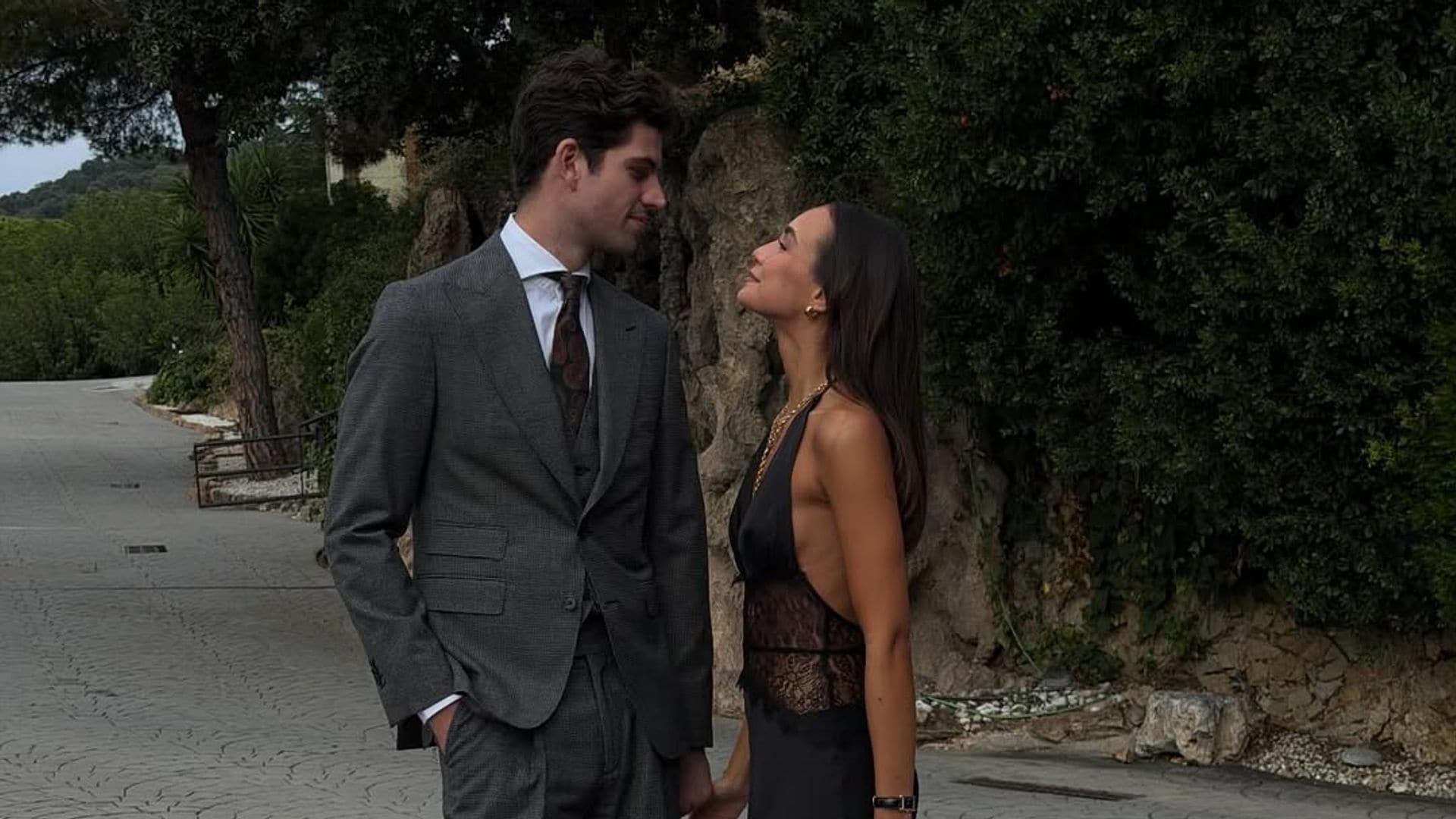 Blanca Arimany en una boda con vestido negro de encaje
