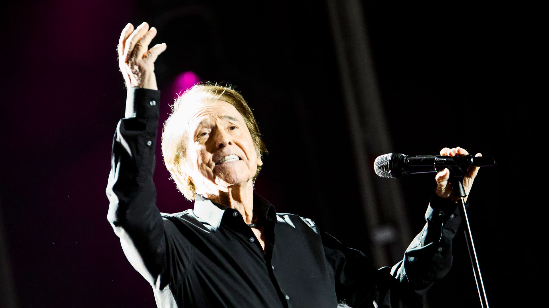 Raphael reaparece en Almería tras cancelar varios de sus conciertos por motivos de salud
