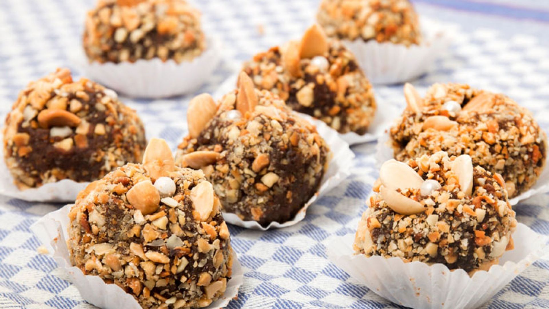 Trufas de higo, almendra y algarroba