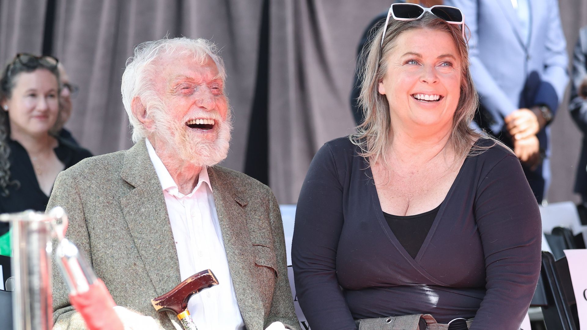La vida de Dick Van Dyke a punto de cumplir 100 años: casado con una mujer 46 años menor y volcado en la música