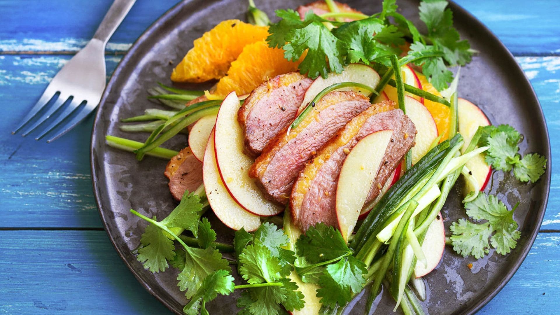 Ensalada de magret de pato, naranja y manzana