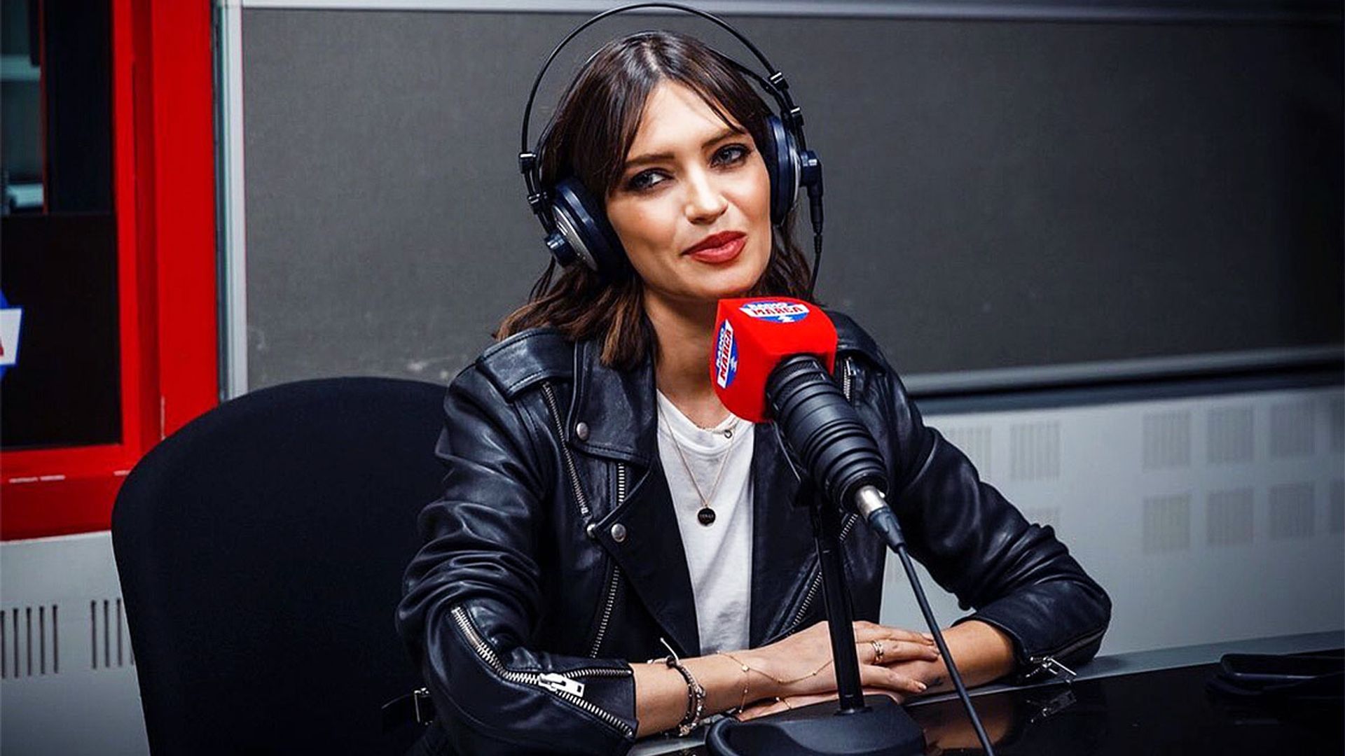 Sara Carbonero recuerda una sus primeras entrevistas con David Bisbal y Sergio Ramos en la radio