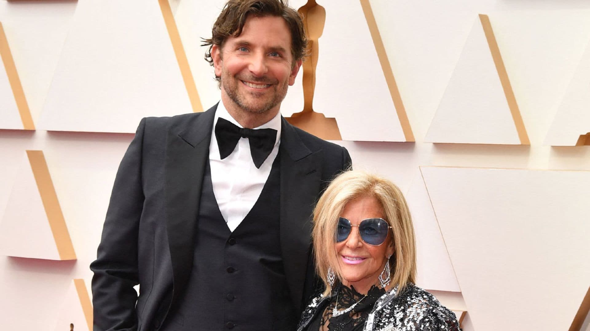 El divertido anuncio de Bradley Cooper con su madre que te robará el corazón