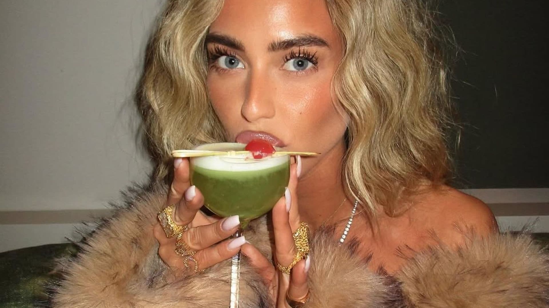 Así afectan los excesos navideños a tu piel: cómo evitar la hinchazón, los brotes de acné y la deshidratación severa