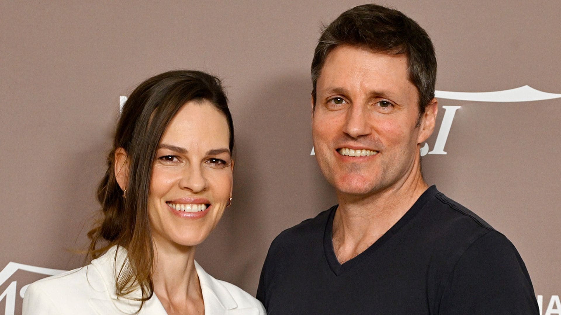 Hilary Swank desvela los originales nombres de sus mellizos casi un año después