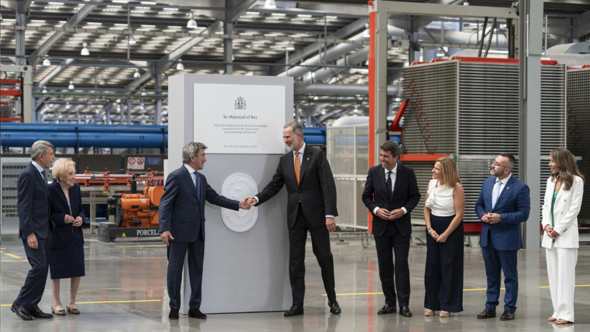 El rey Felipe visita las instalaciones de Porcelanosa en Castellón con motivo del 50 aniversario de la compañía