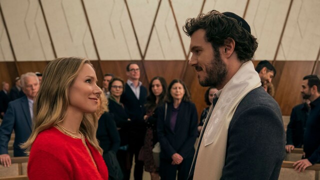 Kristen Bell y Adam Brody en la serie de Netflix 'Nadie quiere esto'