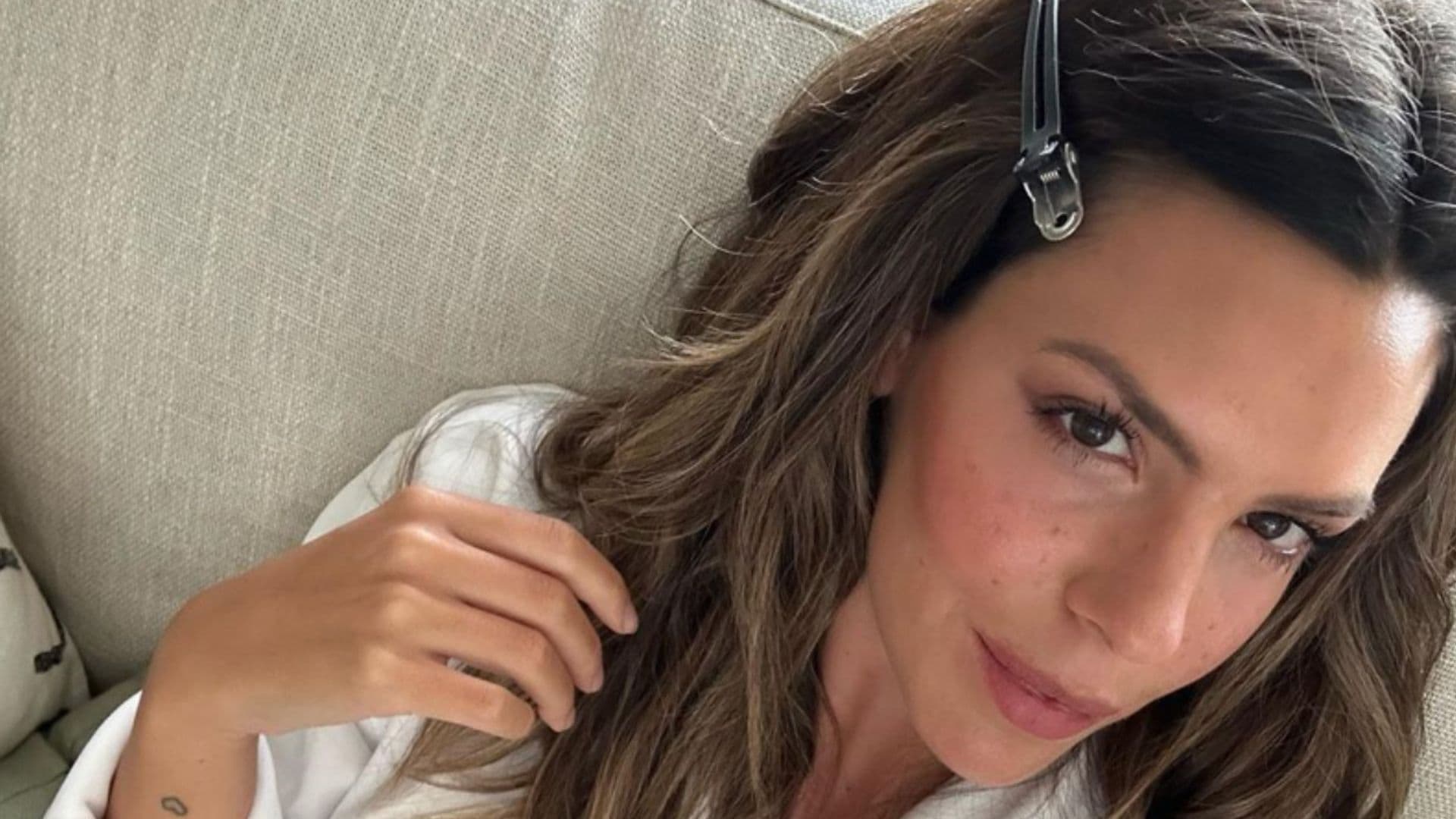 Laura M. Flores cuenta muy nerviosa el percance que ha vivido antes de la boda de su padre