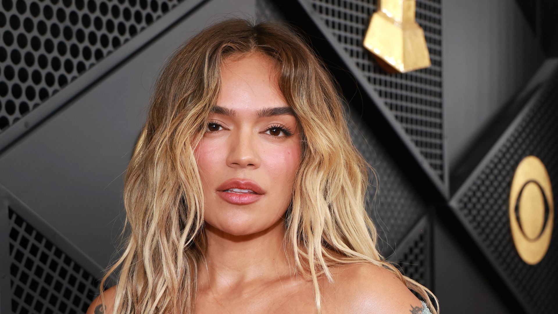 Las tendencias de belleza en los Grammy: manicuras especiales, peinados con rizos y maquillajes naturales