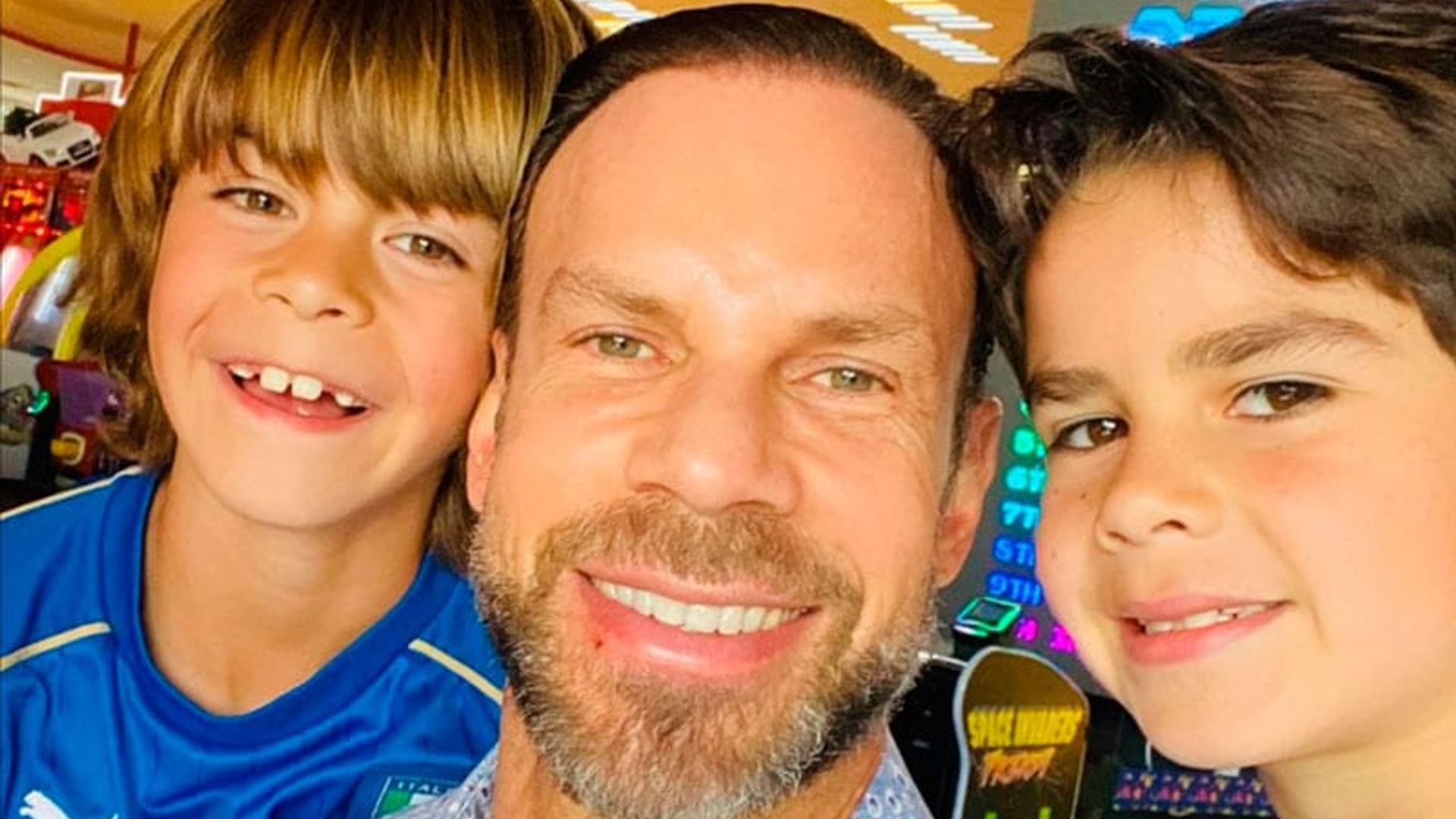 ¡Puro amor! Como pocas veces, Zague comparte una linda imagen al lado de sus hijos