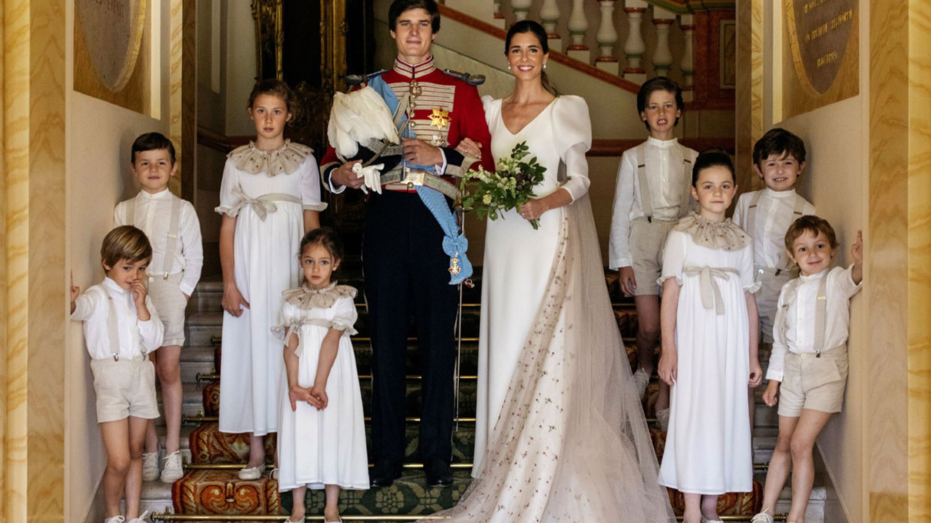El mismo tul bordado, el precioso detalle que unió a los niños de arras con Belén Corsini