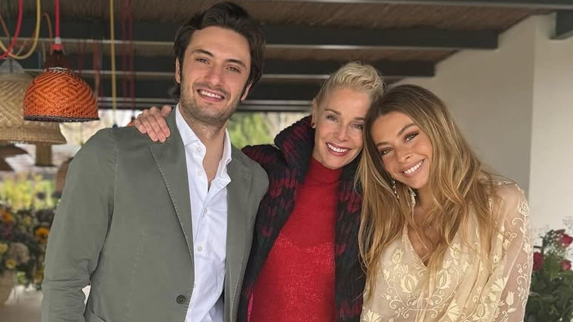  Belén Écija bailando con su madre, Belén Rueda, en su fiesta de pedida