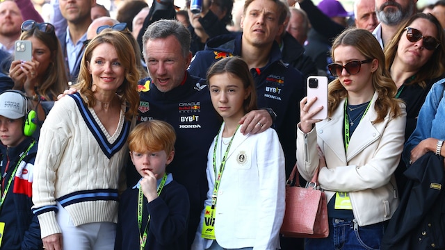  Christian Horner con su mujer, Geri Horner y sus hijos Montague Horner y Olivia y la hija de la cantante, Bluebell, en el Gran Premio de Gran Bretaña en Northampton, Inglaterra