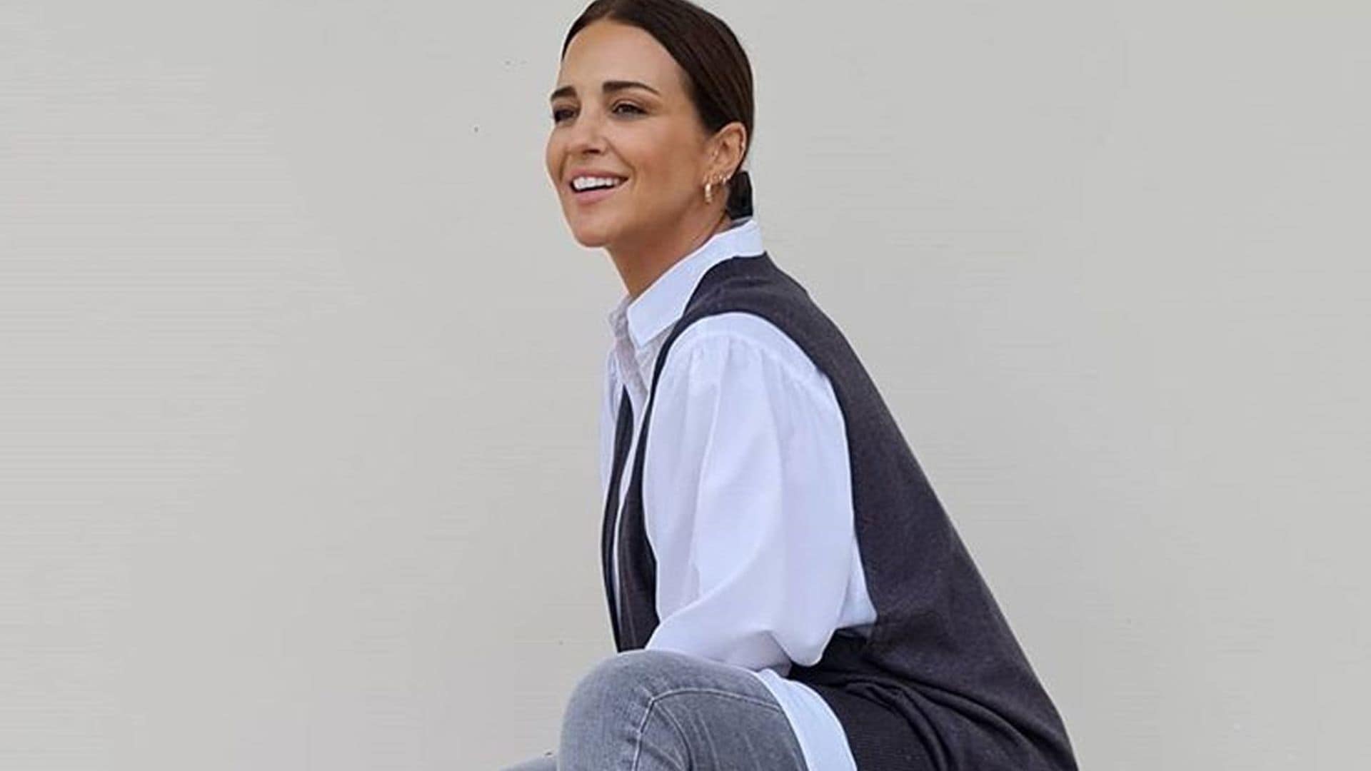Paula Echevarría, una embarazada en vaqueros y los básicos de moda que nunca fallan