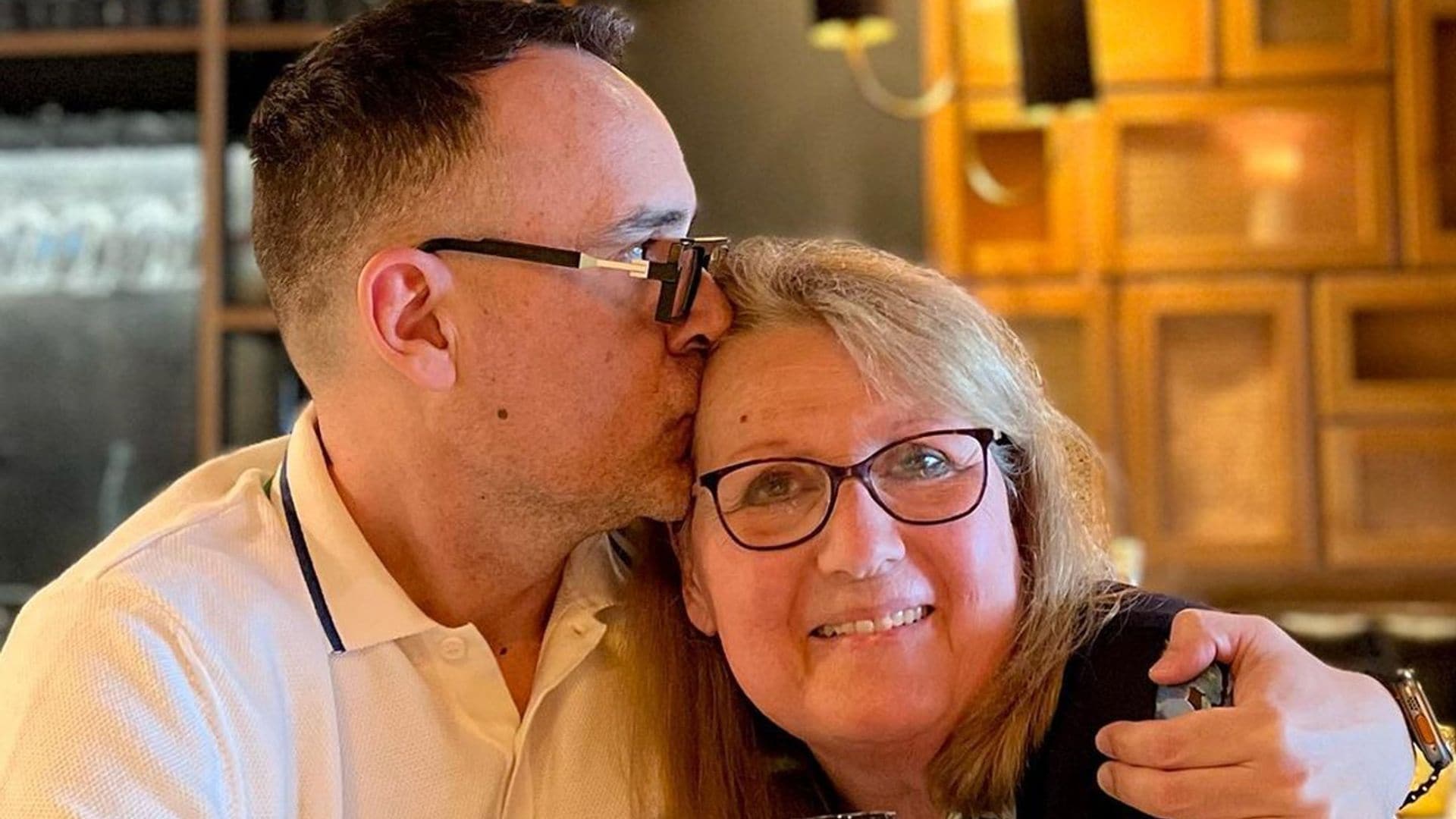 Tras cuatro años sin hablarse, Risto Mejide se reconcilia con su madre y posa por primera vez con ella