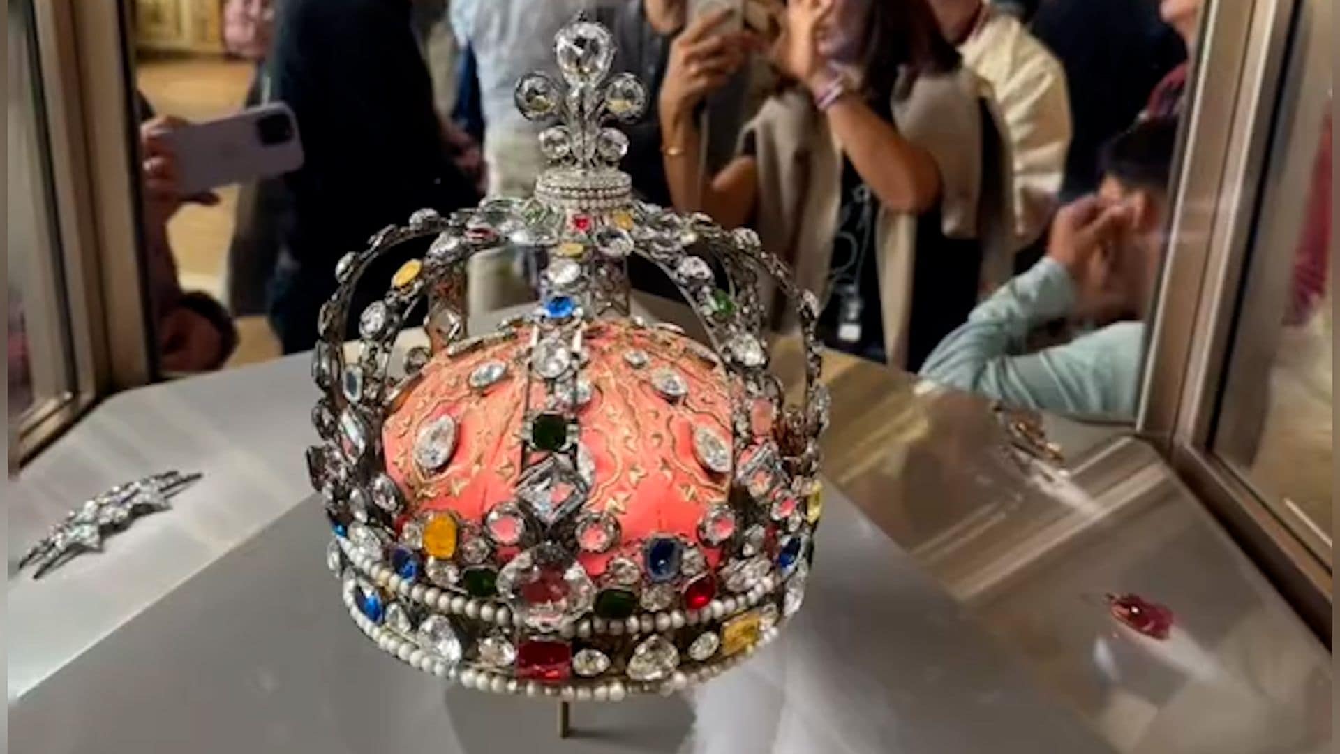 Estas podrían ser las últimas imágenes de las joyas robadas en el Museo del Louvre en París