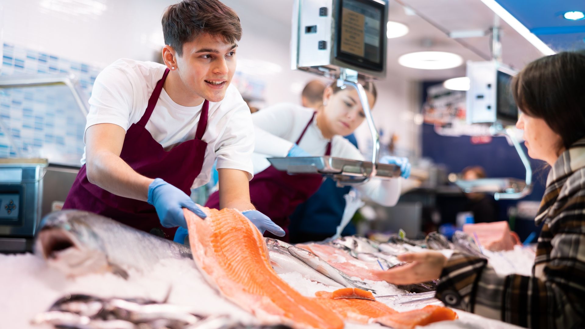 Anisakis: cuándo tienes que congelar el pescado y cuándo basta con cocinarlo