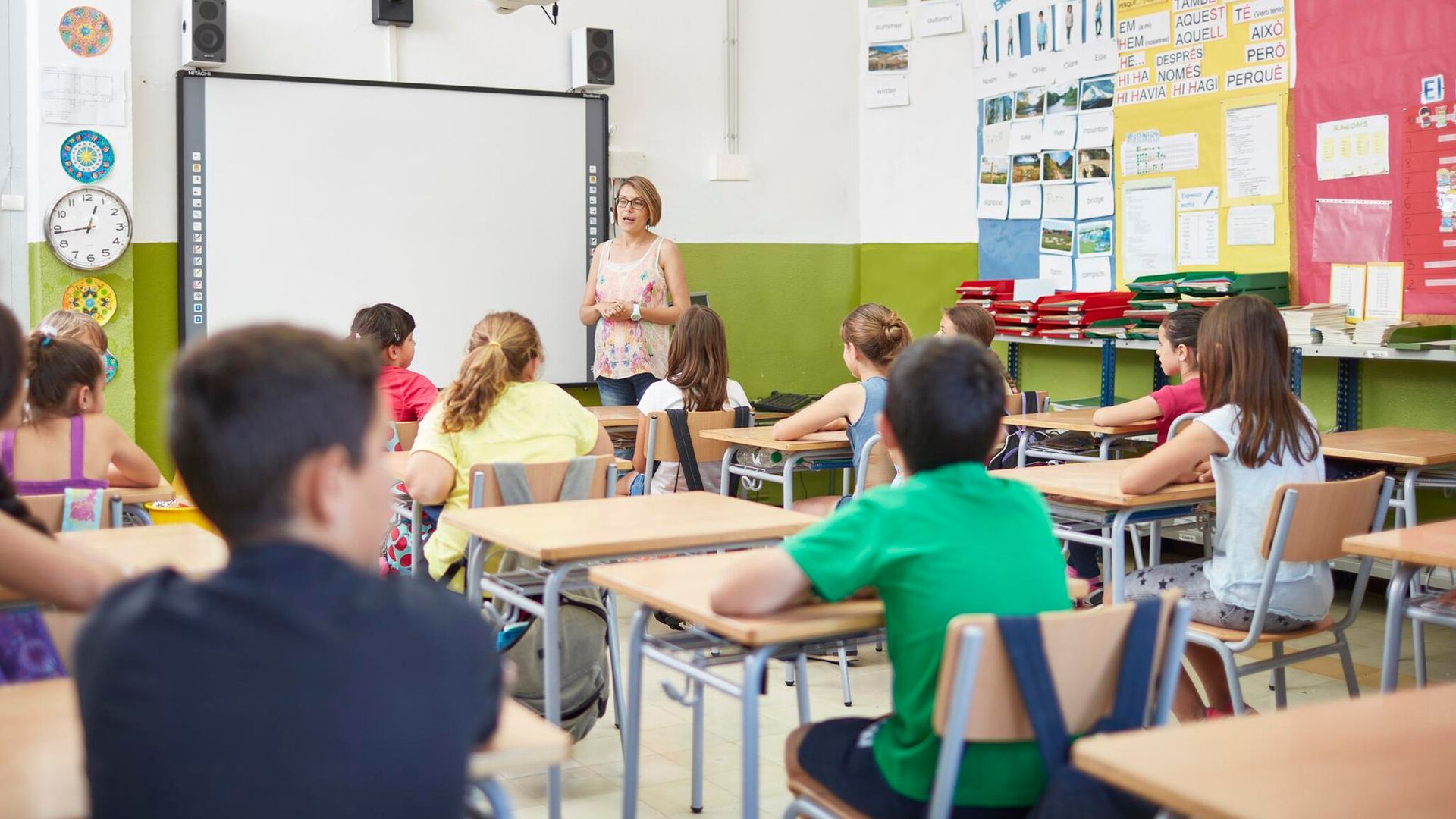 ¿Eliminar el horario intensivo como propone la OCDE? Esto es lo que opinan padres y profesores