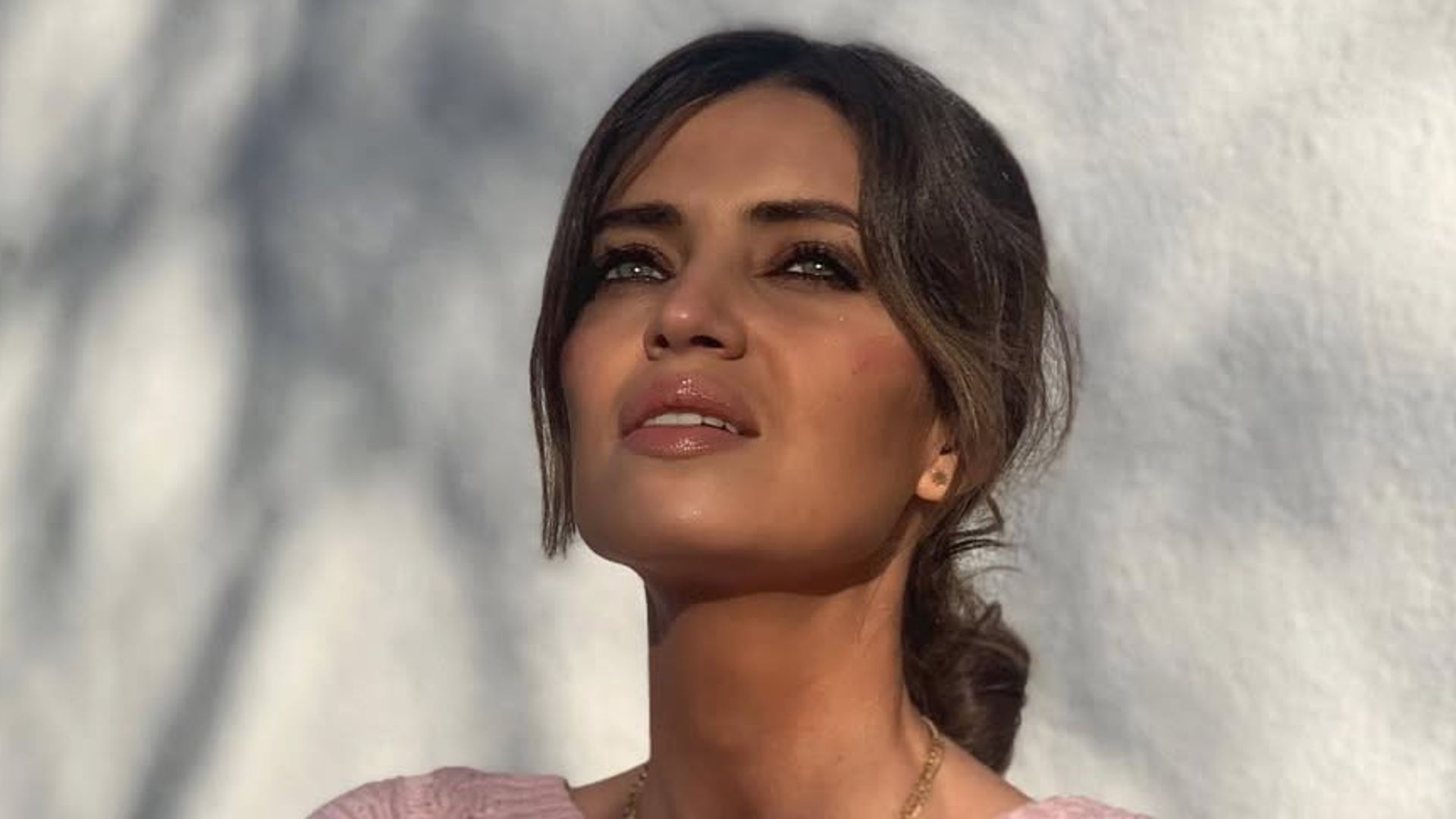 Sara Carbonero muestra como nunca sus cicatrices y lanza un poderoso mensaje:  Qué alivio cuando dejamos de ser solo lo que nos pasó 