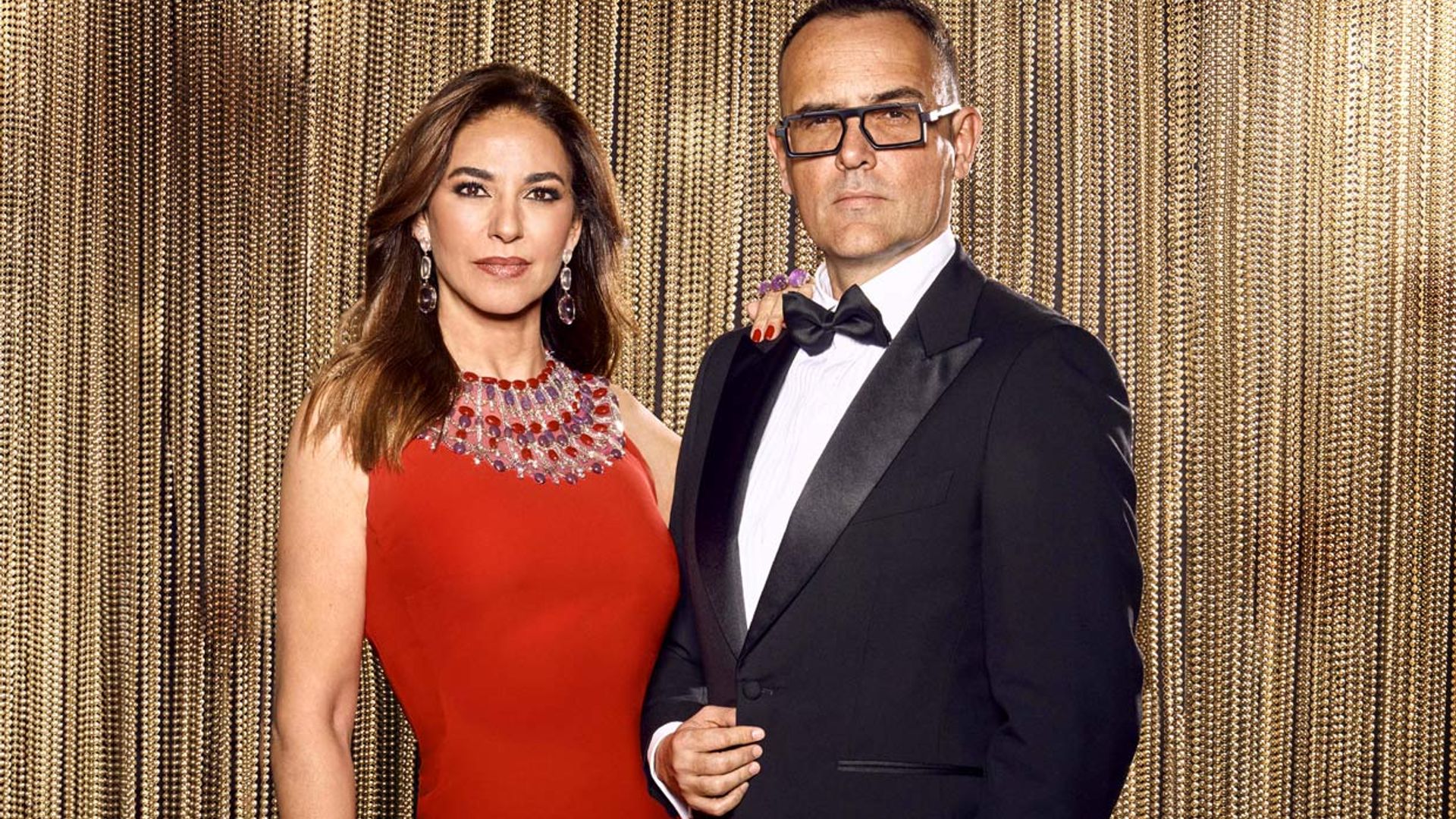 Mariló Montero y Risto Mejide posan antes de las campanadas al más puro estilo 007