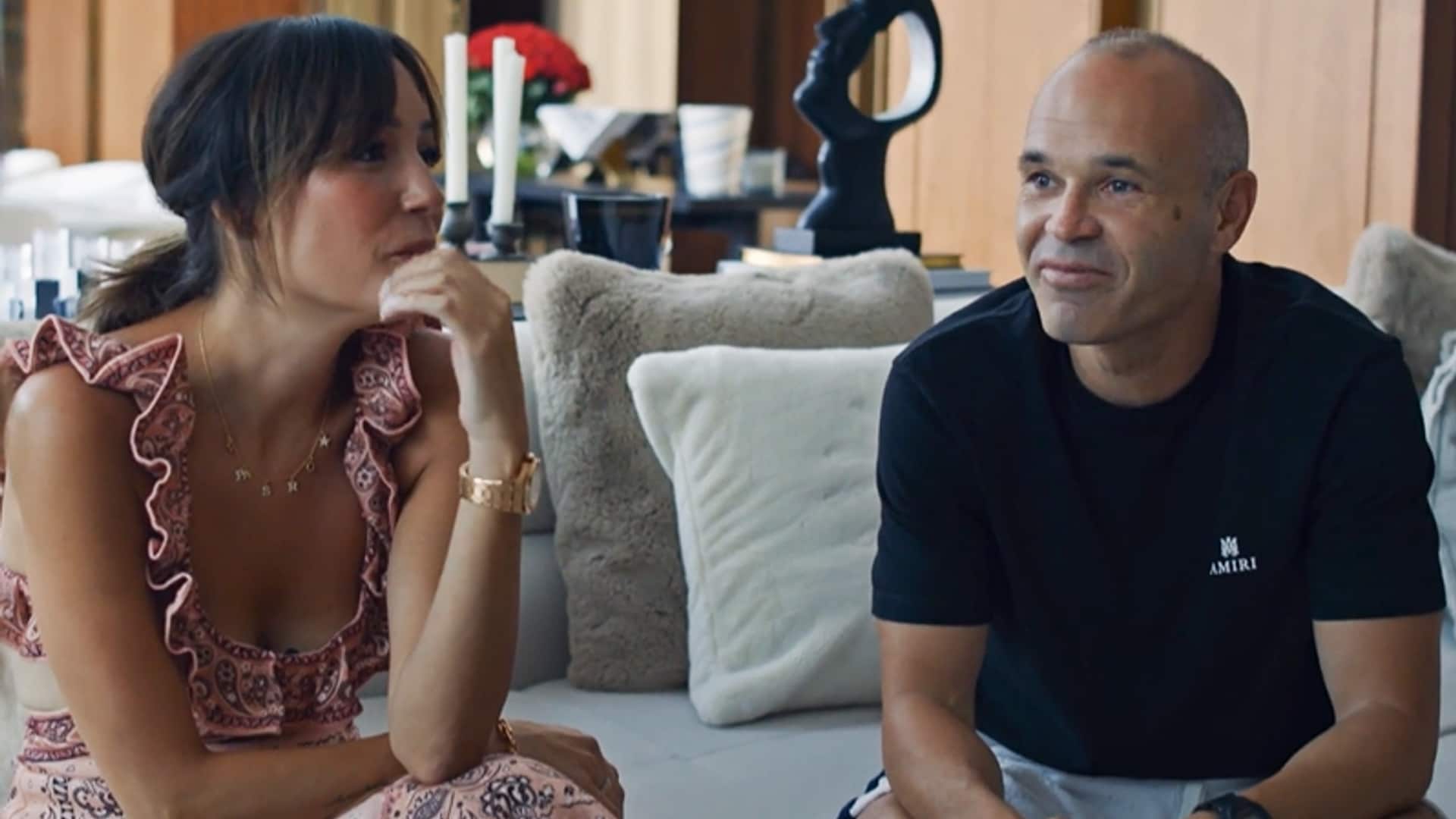 Andrés Iniesta y Anna Ortiz son entrevistados por Isabel Jiménez en 'Mis raíces'