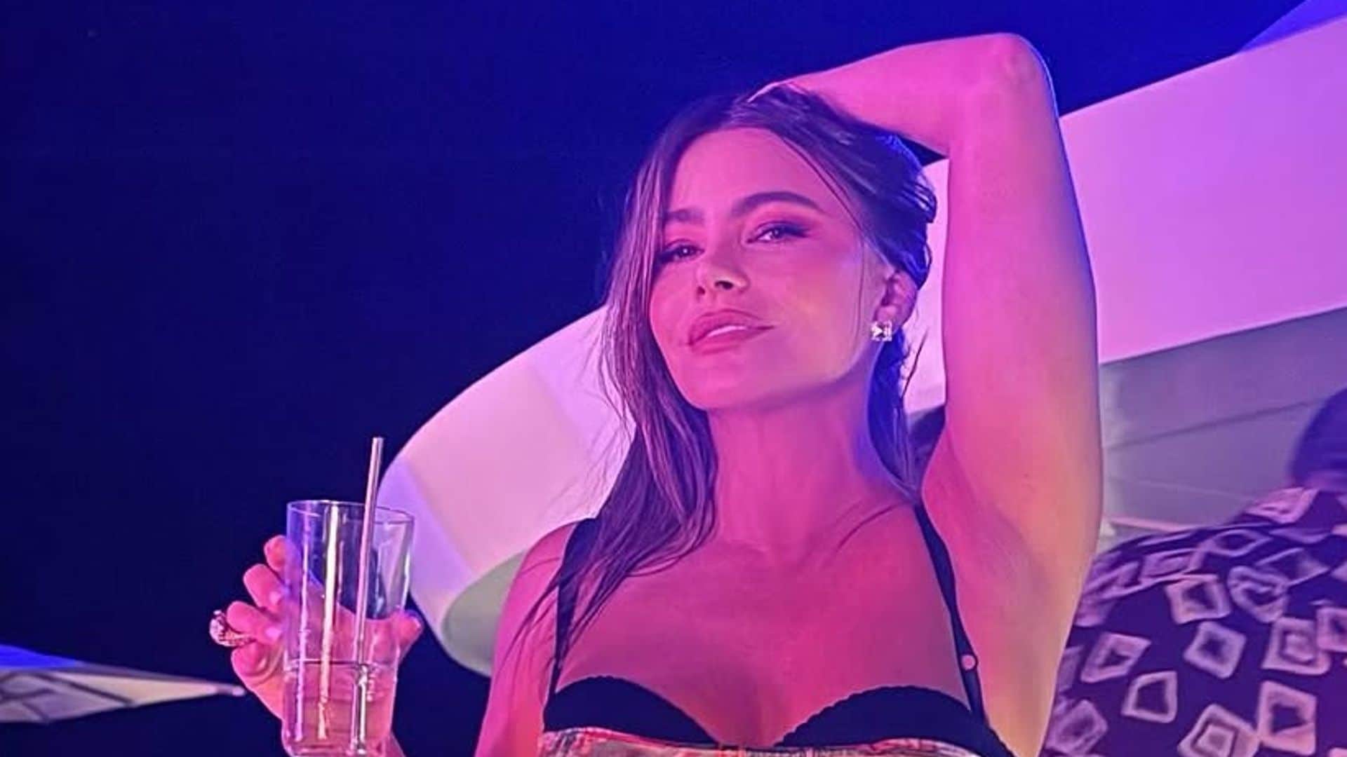 Las imágenes de Sofía Vergara dándolo todo en la noche ibicenca: champán de lujo y exclusivos conciertos