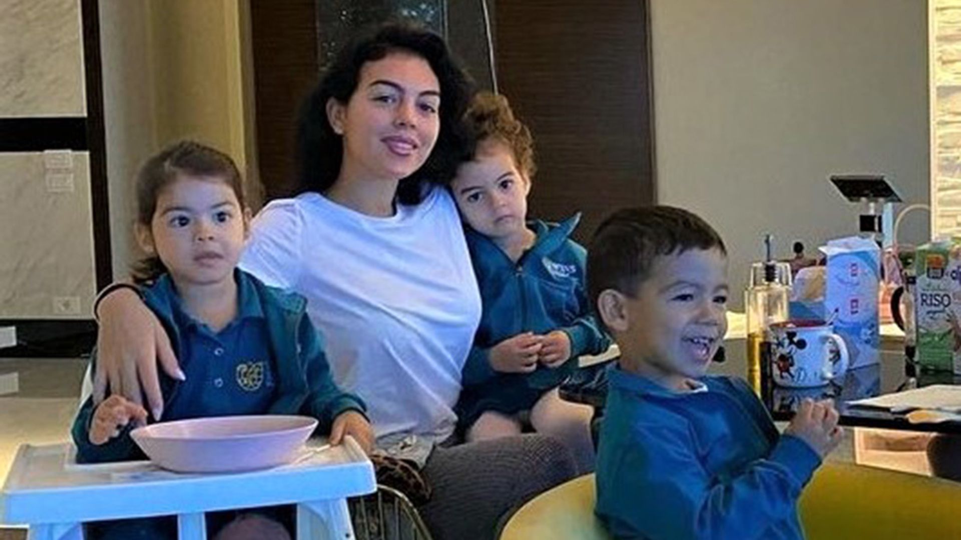 Los niños de Georgina se vuelven locos bailando la canción que interpretó en 'Mask Singer'