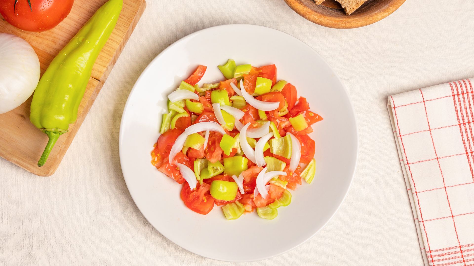 La ensalada clásica de Mallorca más fresca, sana y ligera para el verano y que tienes lista en 10 minutos