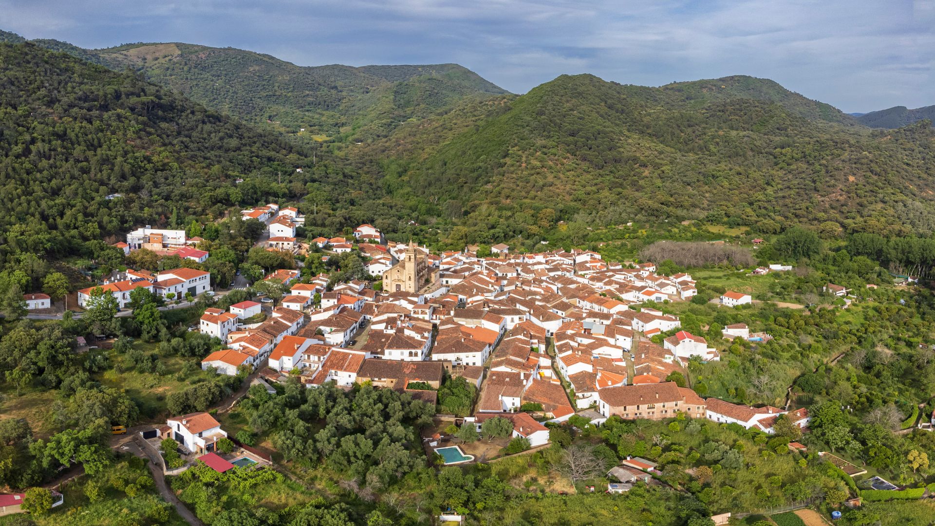 Linares de la Sierra, parque natural de Sierra de Aracena y Picos de Aroche en Huelva