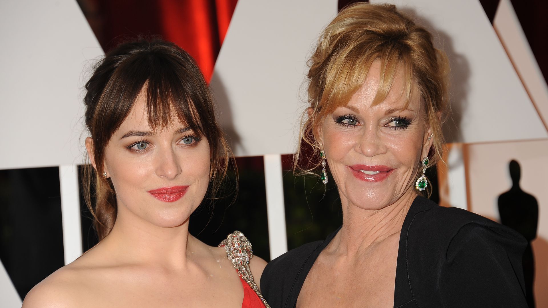 Melanie Griffith opina sobre el novio veinteañero de Dakota Johnson y lo dice todo en 4 palabras